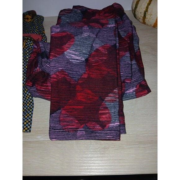 Lot Of 3 LuLaRoe Butter Soft Leggings Womens One Size Hummingbirds Skates Hearts - Picture 15 of 15